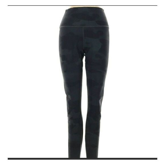 Alo Yoga HIGH-WAIST CAMO VAPOR
LEGGING - Black Camouflage Size XS / Excellent - Picture 6 of 8